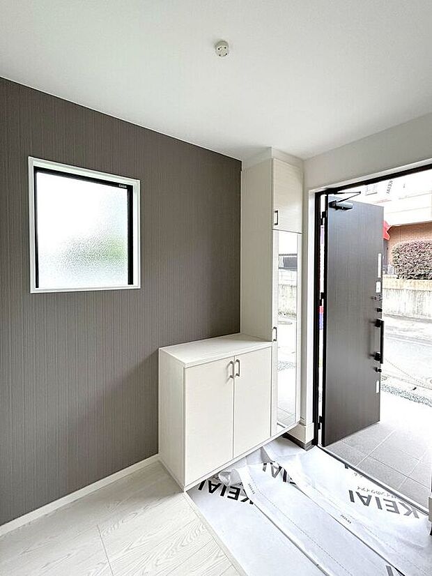 【玄関】☆シューズボックス☆飾り棚の付いたシューズボックス♪フォトフレームやお花を飾ってお洒落な玄関スペースに♪