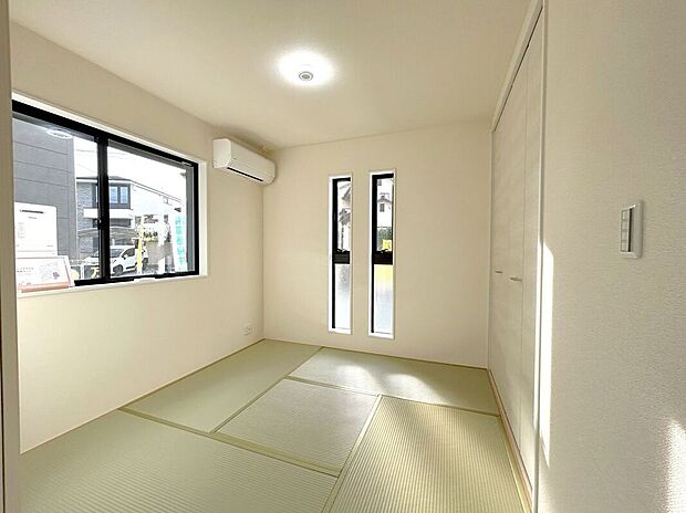 【室内】☆和室☆リビングに面したほっと安らぐ和の空間♪お子様の室内遊び場や来客時に重宝する一部屋です♪