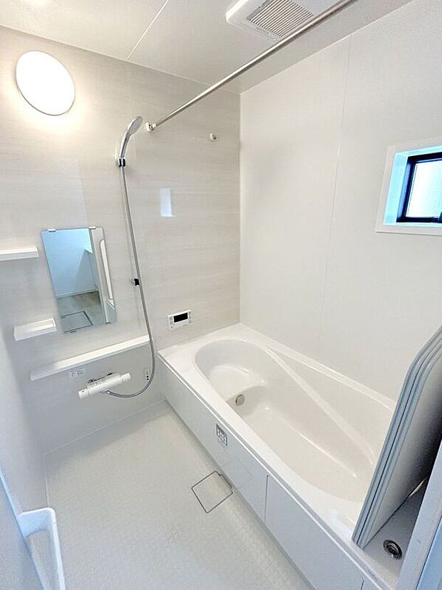 【バス】☆浴室☆1坪タイプのユニットバス♪足を伸ばしてゆったりとご入浴頂けます♪一日の疲れを癒す空間です♪