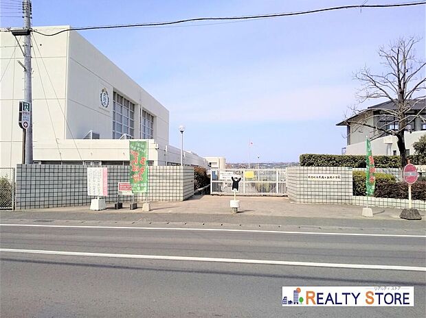 菊陽町立武蔵ケ丘北小学校(約750m)