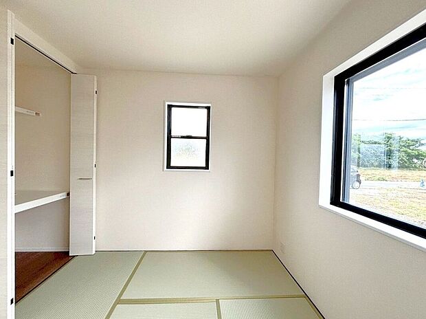 【室内】☆和室☆リビングに面したほっと安らぐ和の空間♪お子様の室内遊び場や来客時に重宝する一部屋です♪