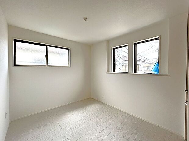 【室内】☆洋室C☆2面採光で明るいお部屋♪ベッドや学習机を置いてお子様部屋におすすめです♪