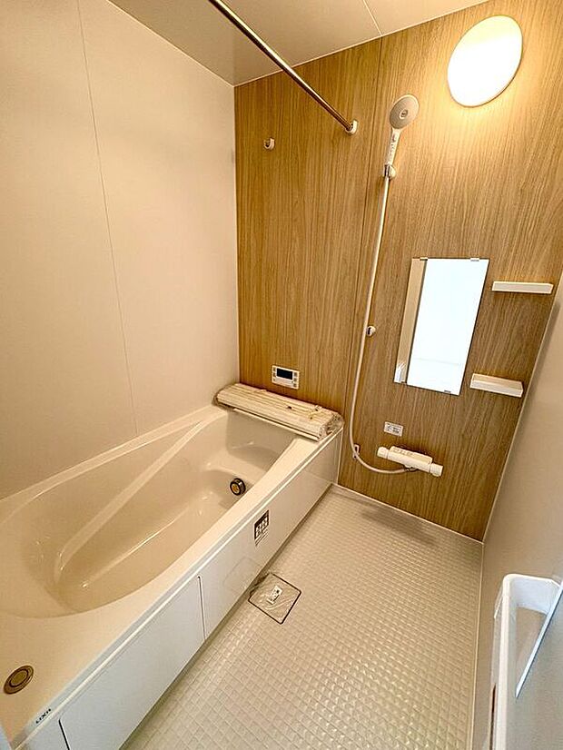 【バス】☆浴室☆1坪タイプのユニットバス♪足を伸ばしてゆったりとご入浴頂けます♪一日の疲れを癒す空間です♪