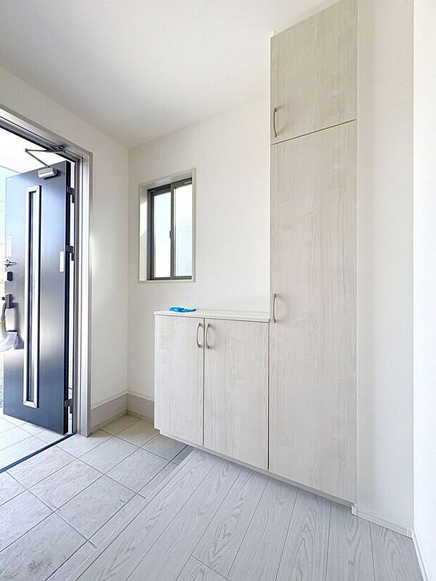 【玄関】☆シューズボックス☆飾り棚の付いたシューズボックス♪フォトフレームやお花を飾ってお洒落な玄関スペースに♪