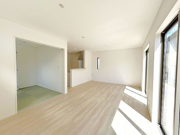 【リビング】☆リビング☆主要採光南向きで暖かい光を取り込みます♪