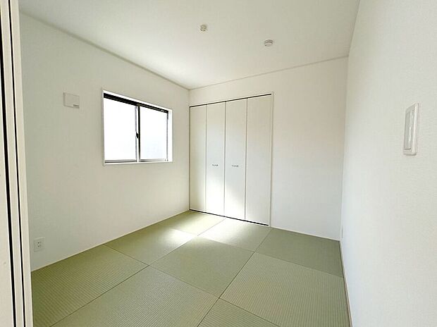 【室内】☆和室☆リビングに面したほっと安らぐ和の空間♪お子様の室内遊び場や来客時に重宝する一部屋です♪