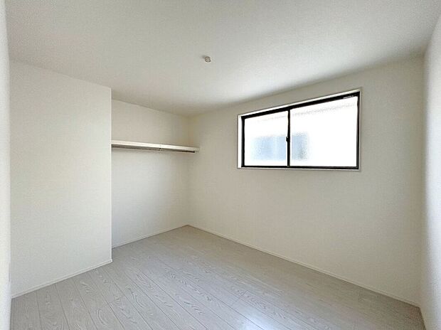 【室内】☆5.7帖洋室☆物の出し入れがしやすいオープンクローゼット完備♪