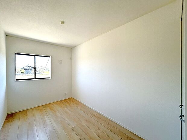 【室内】☆中央5.5帖洋室☆ベッドや学習机を置いてお子様部屋におすすめです♪