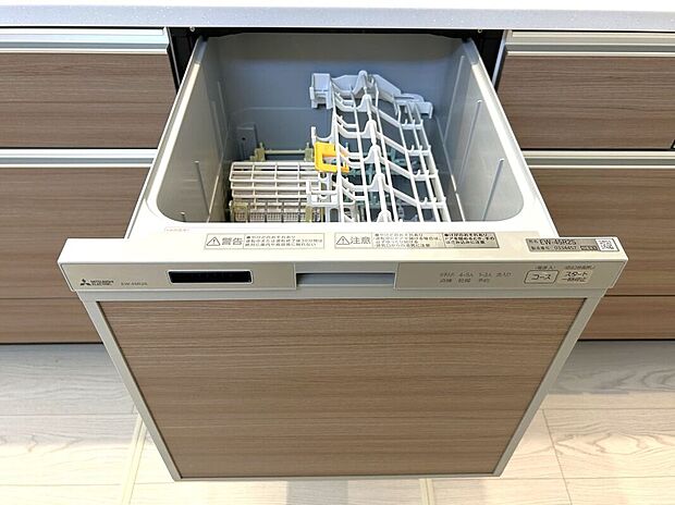 【その他設備】☆食器洗浄乾燥機☆日々の家事タイムを助ける強い味方♪機能性だけでなくお洒落なデザインも魅力です♪食事後の時間をお子様や旦那様とのゆとり時間に♪