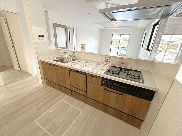 【キッチン】☆キッチン☆3口コンロが嬉しいキッチン♪シンクや作業スペースも広くお料理しやすいキッチンです♪