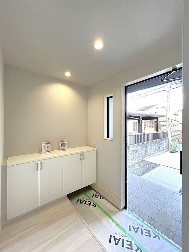 【玄関】☆シューズボックス☆飾り棚の付いたシューズボックス♪フォトフレームやお花を飾ってお洒落な玄関スペースに♪