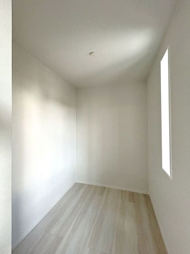 【収納】☆WIC(9.7帖洋室)☆たっぷり収納いただけるので、毎日のコーディネートが楽しくなります♪