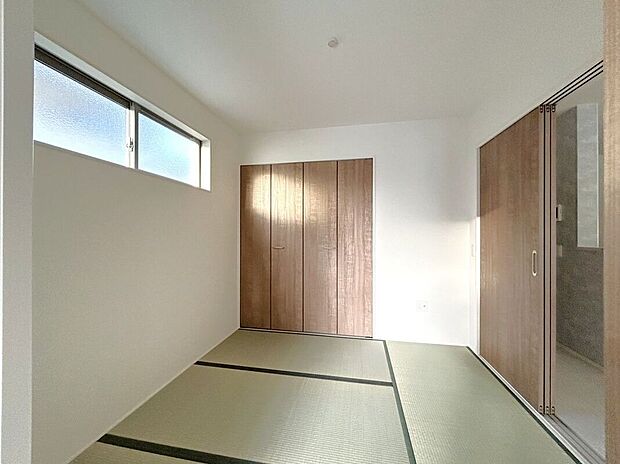 【室内】☆和室☆リビングに面したほっと安らぐ和の空間♪お子様の室内遊び場や来客時に重宝する一部屋です♪