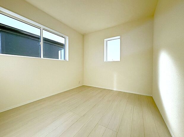 【室内】☆5.59帖洋室☆南向きの2面採光で明るいお部屋♪