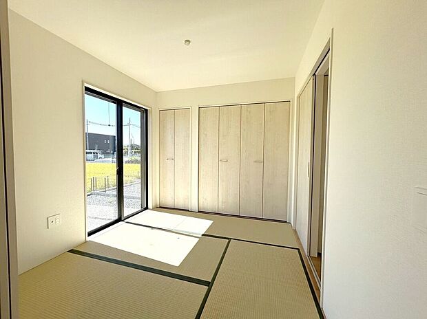 【室内】☆和室☆リビングに面したほっと安らぐ和の空間♪お子様の室内遊び場や来客時に重宝する一部屋です♪