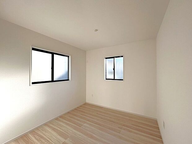 【室内】☆5.2帖洋室☆2面採光で明るいお部屋♪