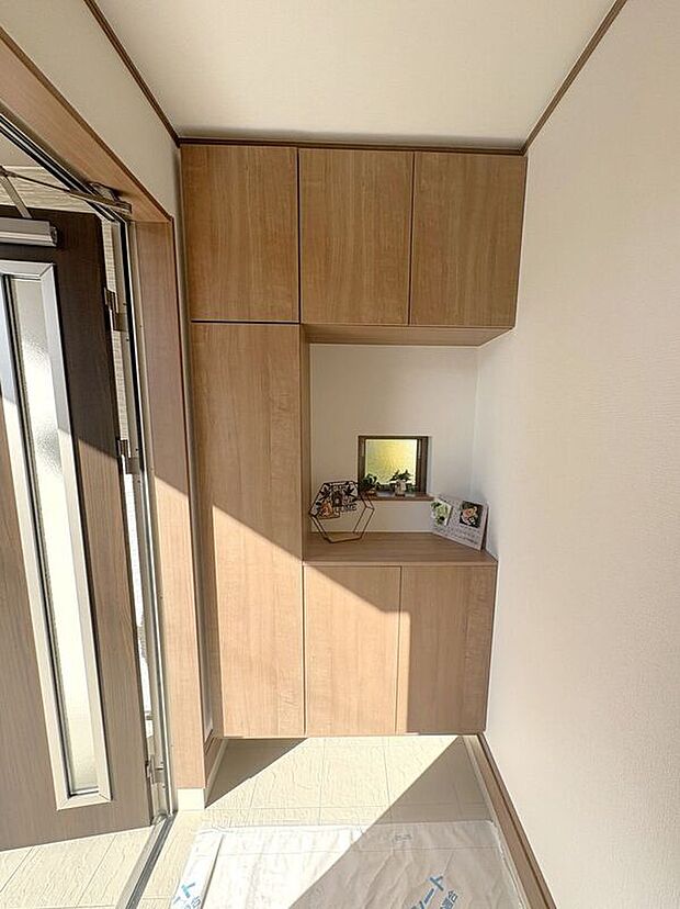 【玄関】☆シューズボックス☆飾り棚の付いたシューズボックス♪フォトフレームやお花を飾ってお洒落な玄関スペースに♪