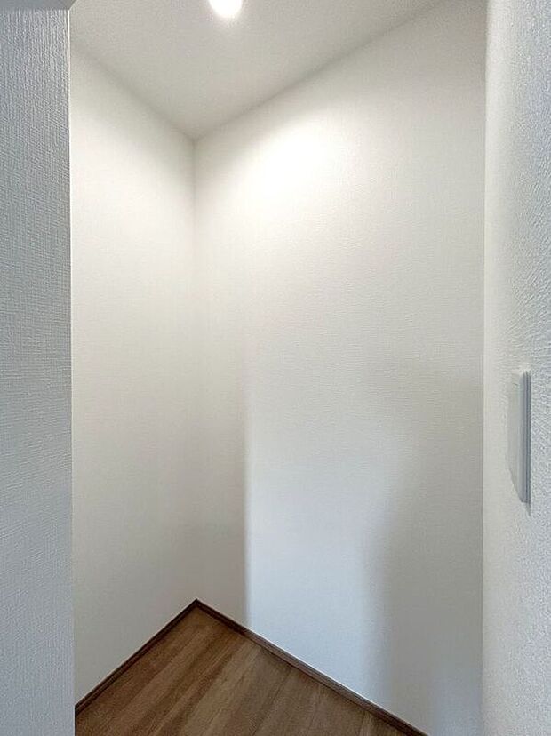 【収納】☆パントリー☆出番の少ないキッチン家電や、お酒やお米、食料の備蓄などもたっぷり収納♪散らかりがちなキッチンをすっきりさせてくれる嬉しい収納スペースです！