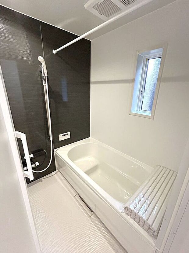 【バス】☆浴室☆1坪タイプのユニットバス♪足を伸ばしてゆったりとご入浴頂けます♪一日の疲れを癒す空間です♪