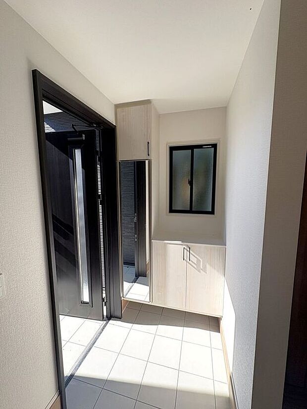 【玄関】☆シューズボックス☆飾り棚の付いたシューズボックス♪フォトフレームやお花を飾ってお洒落な玄関スペースに♪