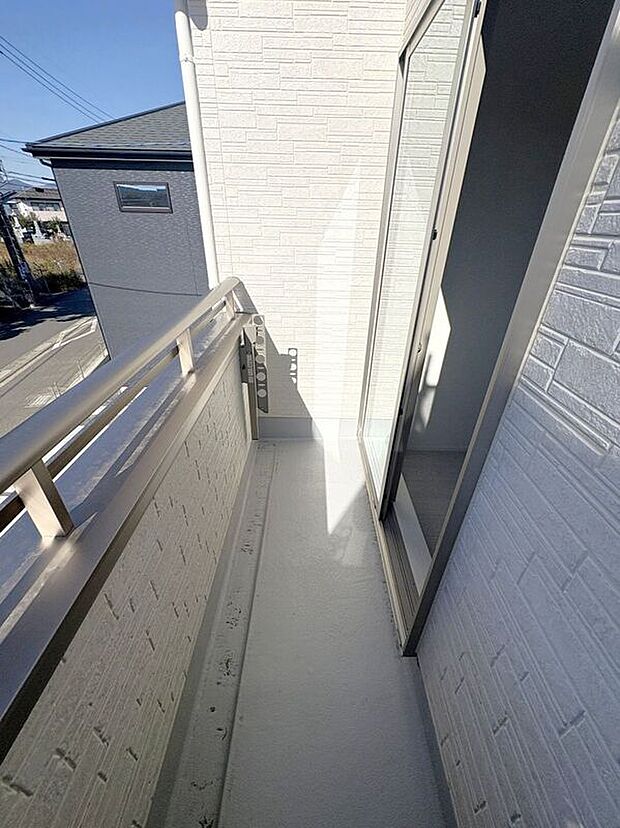 【バルコニー】☆バルコニー☆南向きに面しているので陽当たりも良くお洗濯物もよく乾きます♪