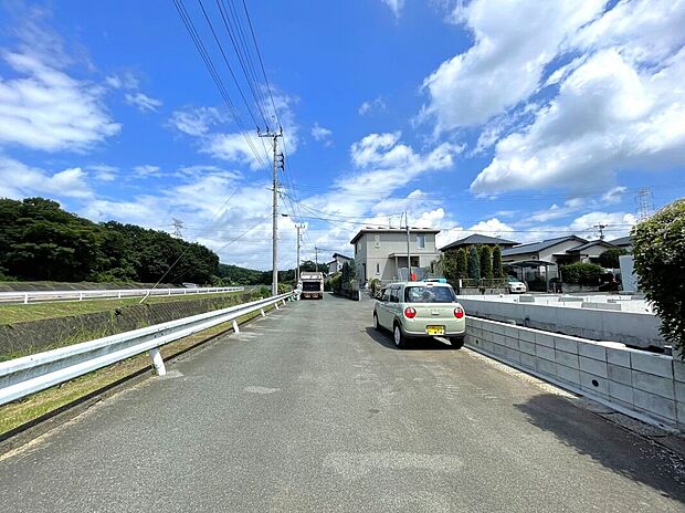 【前面道路含む外観】☆前面道路☆