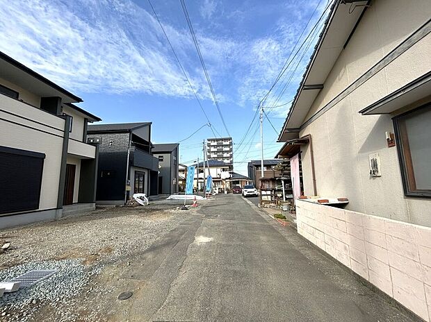 【前面道路含む外観】☆前面道路☆