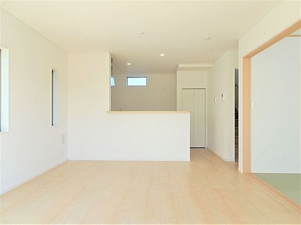 【同仕様画像　（リビング）】同仕様