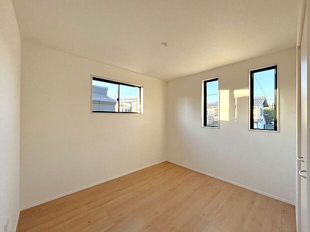 【室内】☆洋室C☆ベッドや学習机を置いてお子様部屋におすすめです♪