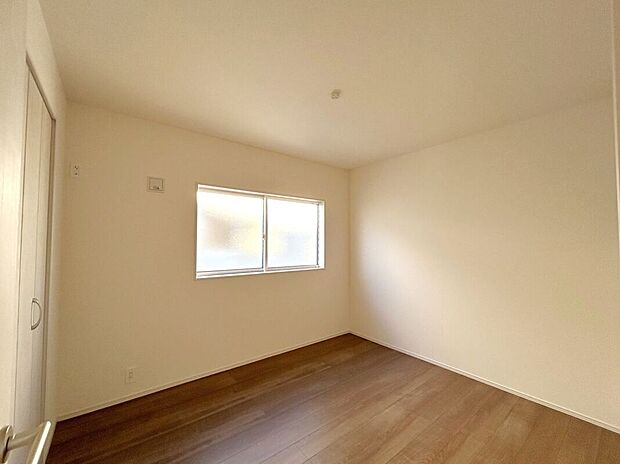 【室内】☆5.25帖洋室☆ベッドや学習机を置いてお子様部屋におすすめです♪