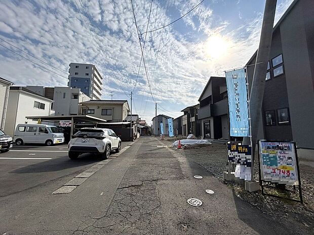 【前面道路含む外観】☆前面道路☆