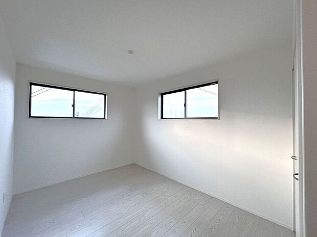 【室内】☆洋室C☆2面採光♪ベッドや学習机を置いてお子様部屋におすすめです♪