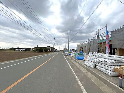 前面道路含む外観