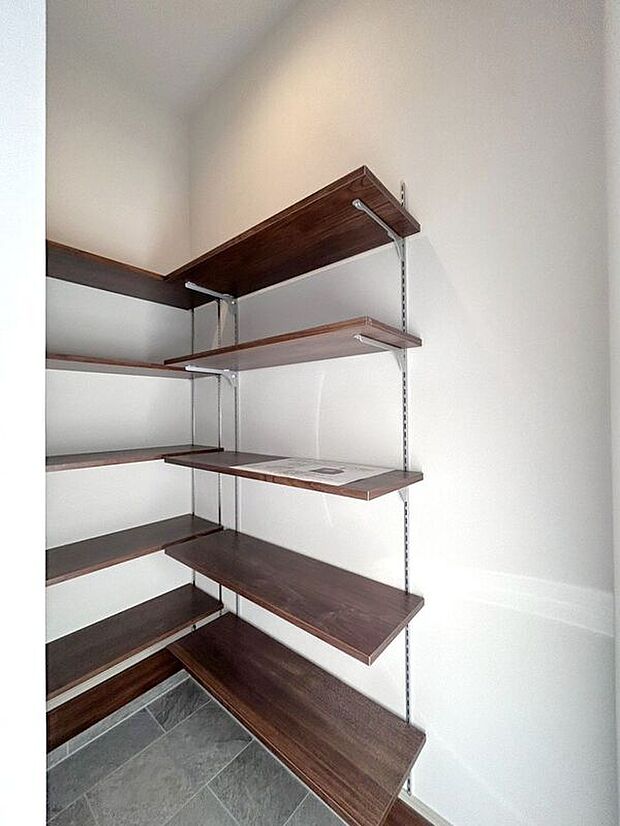 【玄関】☆SIC☆日常使いの靴以外にも外出時や玄関周りで使用するものをまとめて収納可能♪玄関スペースを広々お使い頂けます♪