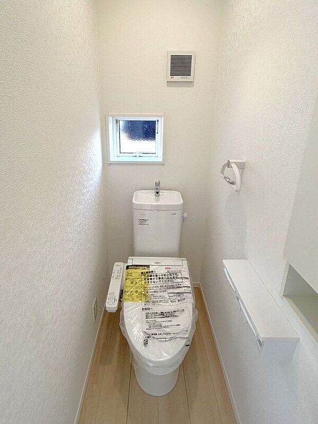 【トイレ】☆トイレ☆明るく清潔感のあるトイレ空間♪来客時にも安心です♪