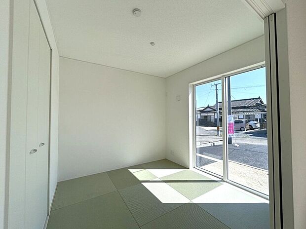 【室内】☆和室☆畳のぬくもりを感じる和室。家族の憩いの場所としてもおすすめです♪