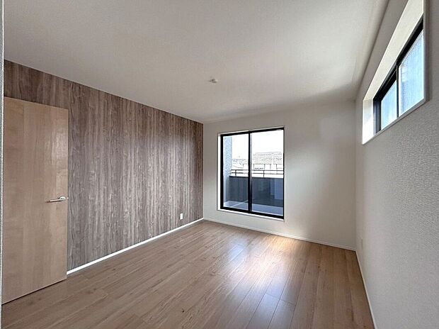 【寝室】☆7帖洋室☆バルコニーに面した明るいお部屋♪W.I.Cを備えており主寝室におススメ♪