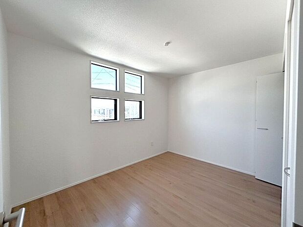 【洋室】☆洋室C☆明るい光が差し込むお部屋♪快適なプライベート空間です♪