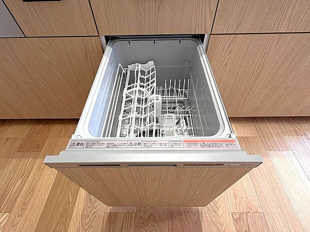 【その他設備】☆食器洗浄乾燥機☆日々の家事タイムを助ける強い味方♪機能性だけでなくお洒落なデザインも魅力です♪食事後の時間をお子様や旦那様とのゆとり時間に♪