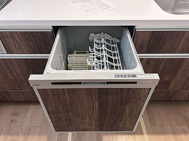 【その他設備】☆食器洗浄乾燥機☆日々の家事タイムを助ける強い味方♪機能性だけでなくお洒落なデザインも魅力です♪食事後の時間をお子様や旦那様とのゆとり時間に♪