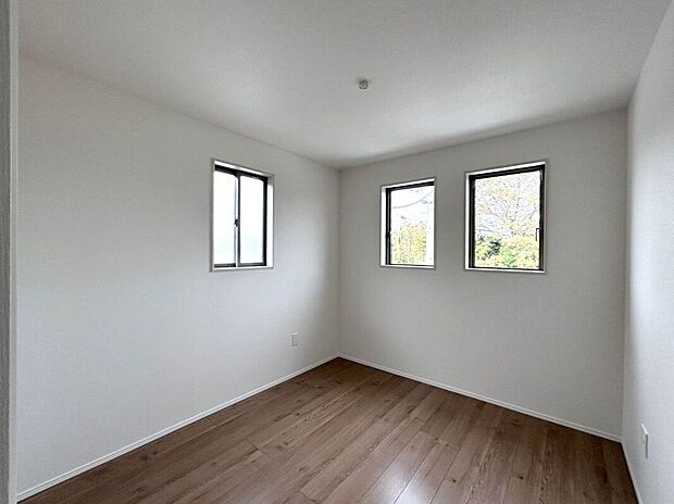 【室内】☆5.2帖洋室☆程よい広さで使い勝手の良い居室♪趣味やワークスペースとしてもおすすめ♪