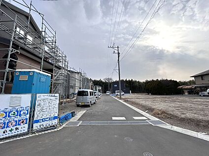 前面道路含む外観