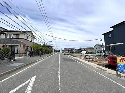 前面道路含む外観