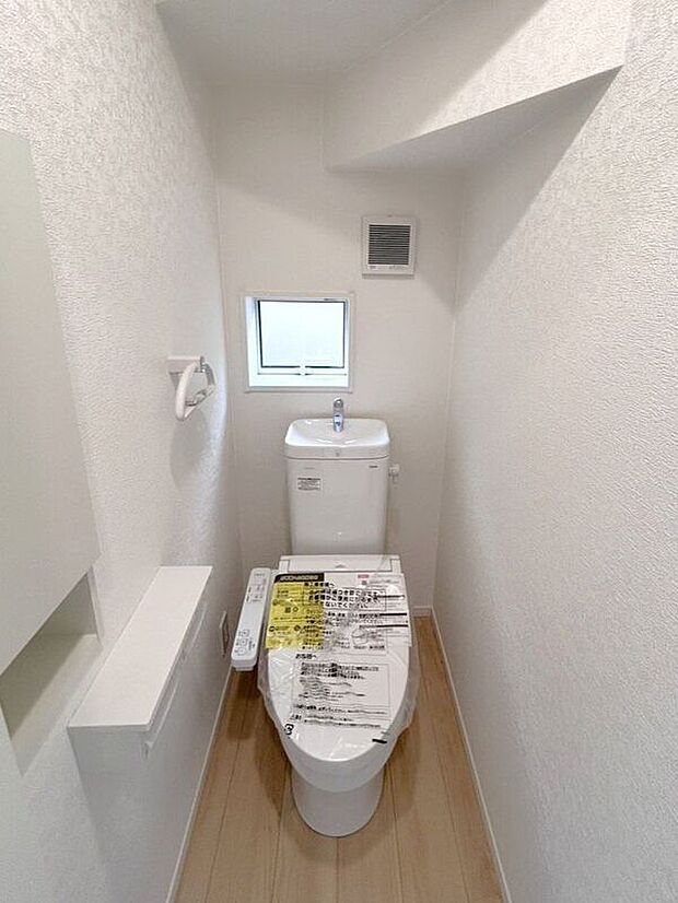 【トイレ】☆トイレ☆明るく清潔感のあるトイレ空間♪来客時にも安心です♪