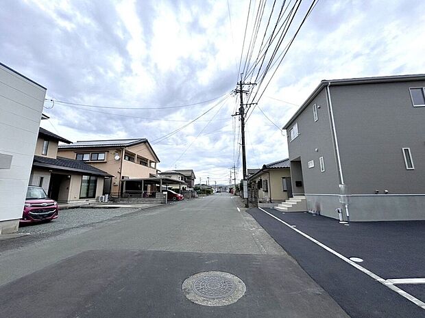 【前面道路含む外観】☆前面道路☆