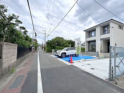 前面道路含む外観