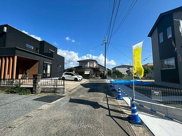 【前面道路含む外観】☆前面道路☆