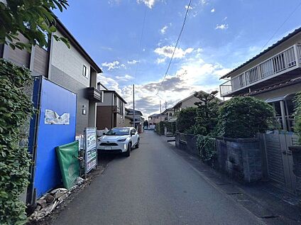 前面道路含む外観