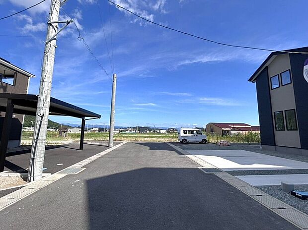 【前面道路含む外観】☆前面道路☆