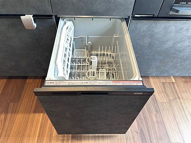 【その他設備】☆食器洗浄乾燥機☆日々の家事タイムを助ける強い味方♪機能性だけでなくお洒落なデザインも魅力です♪食事後の時間をお子様や旦那様とのゆとり時間に♪